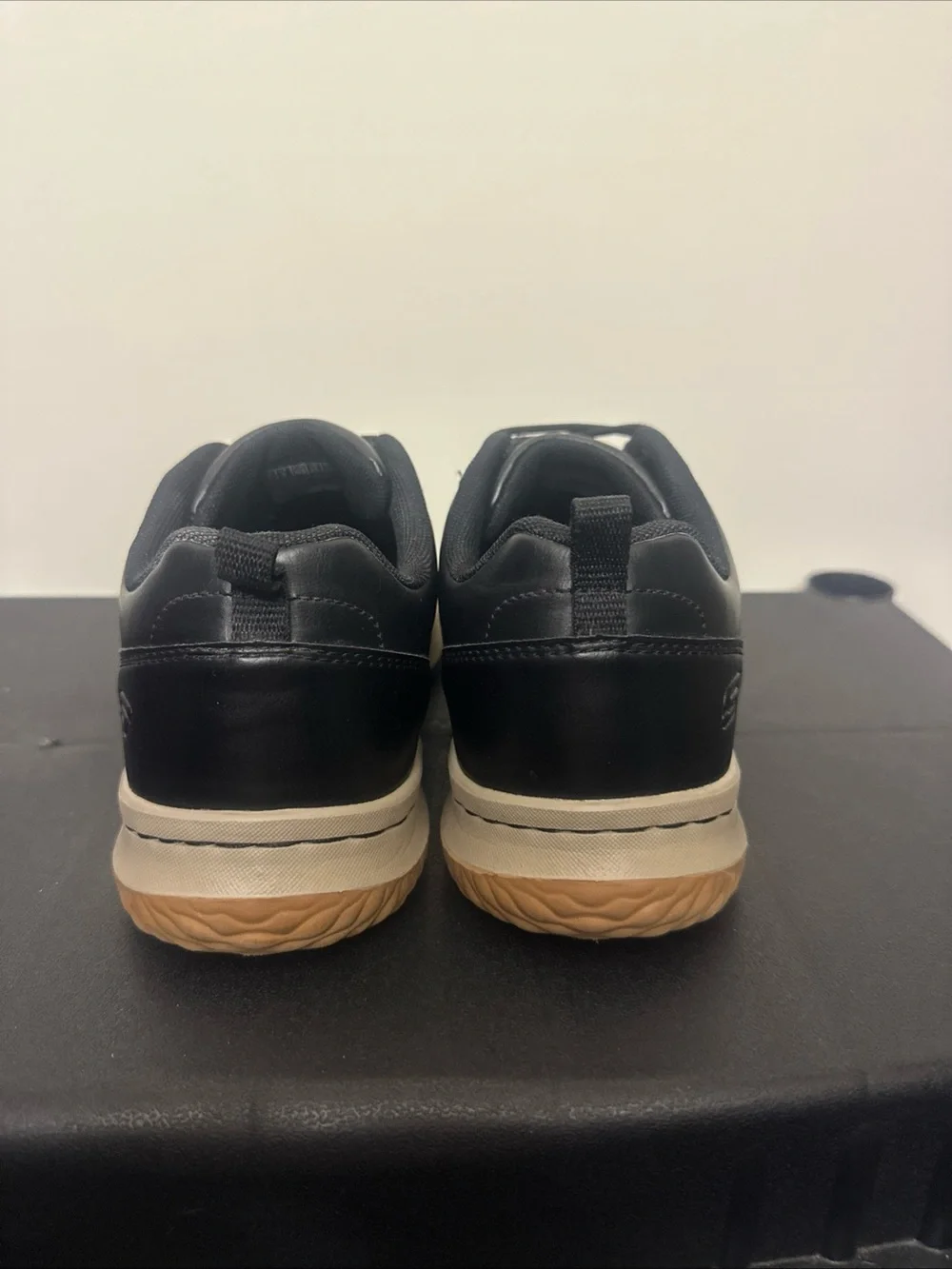 Skechers Men's Size 7 Black Slip In Shoe